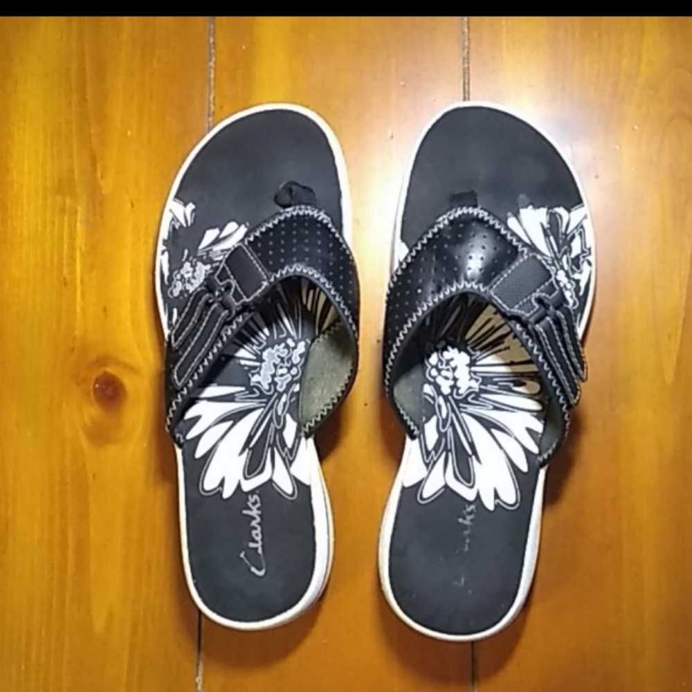 Bundle 8M Clark Sandals